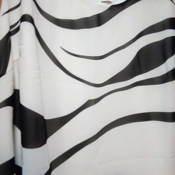 Women's Top - Picture 7 of 9